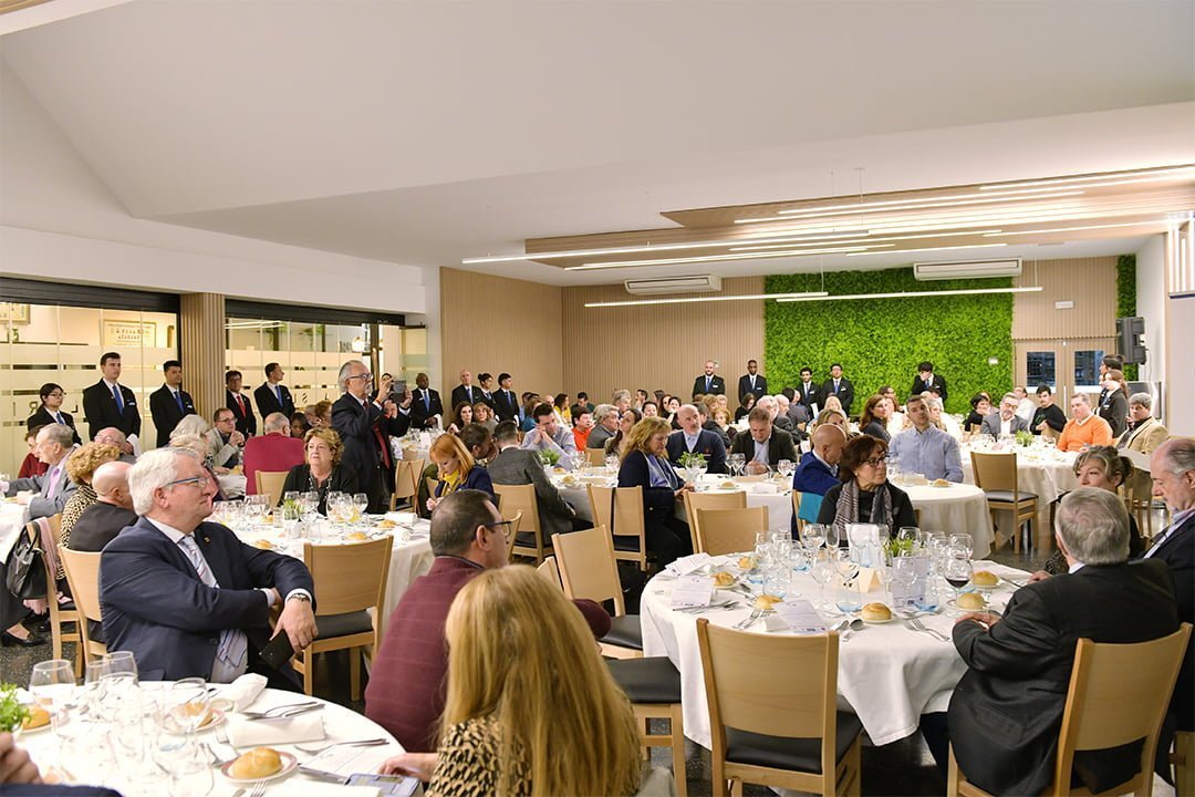 Evento de la Asociación de Antiguos Alumnos de la Escuela de Hostelería en el salón de actos