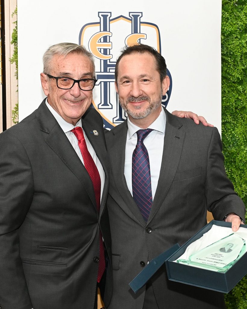 Miguel Ángel Pérez Pérez - Premio Julian Luna - Formación