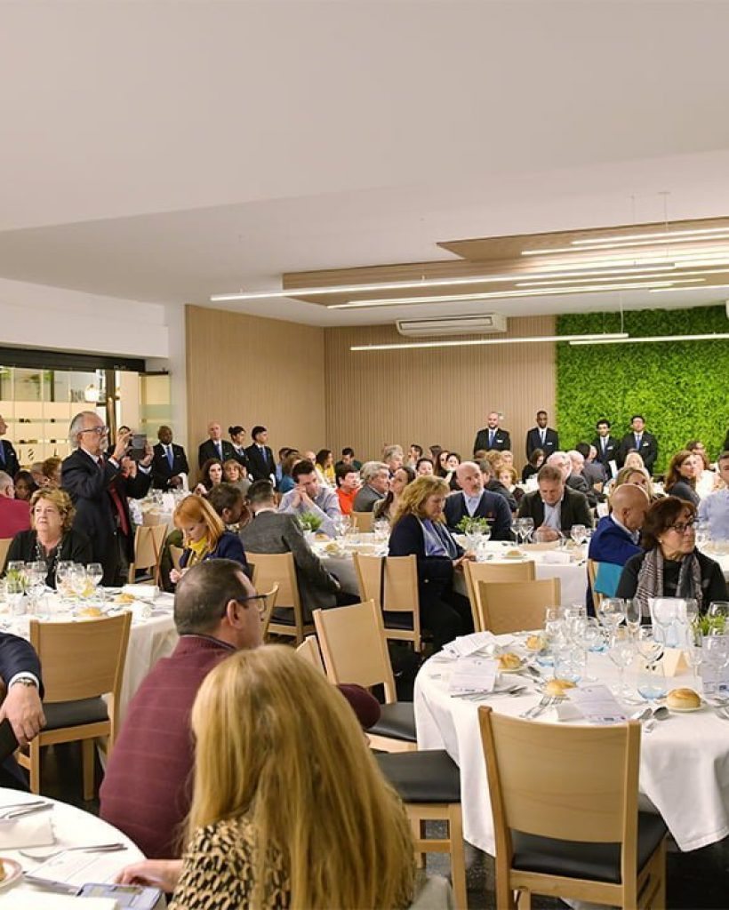 Evento de la Asociación de Antiguos Alumnos de la Escuela de Hostelería en el salón de actos